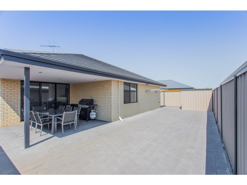 12 Passendale Crescent, Piara Waters WA 6112