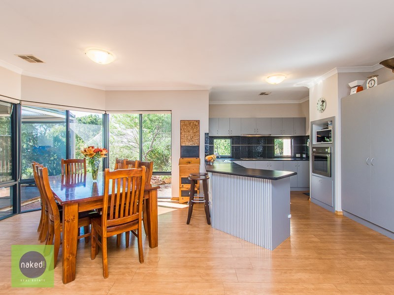 25 Frances Gregory Drive, Bedfordale WA 6112