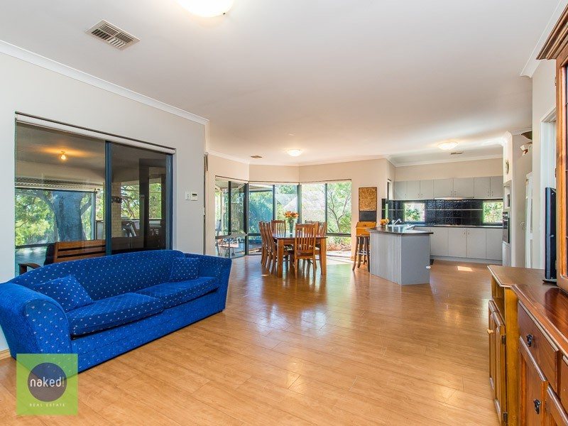 25 Frances Gregory Drive, Bedfordale WA 6112