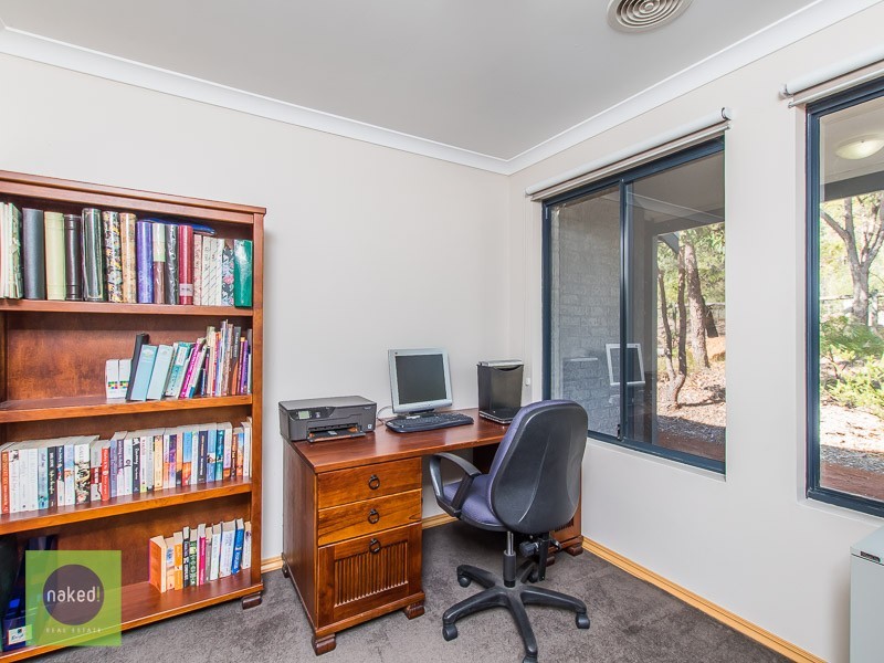 25 Frances Gregory Drive, Bedfordale WA 6112