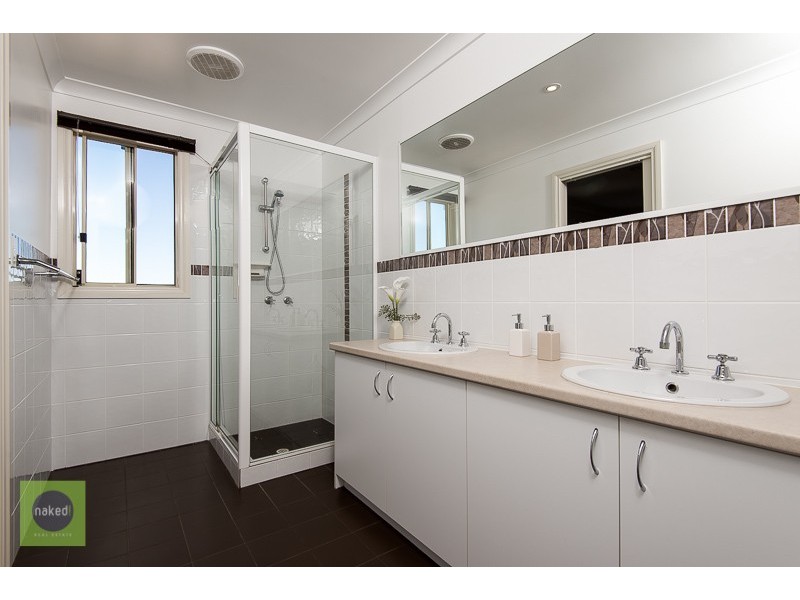 18 Trinity Close, Canning Vale WA 6155