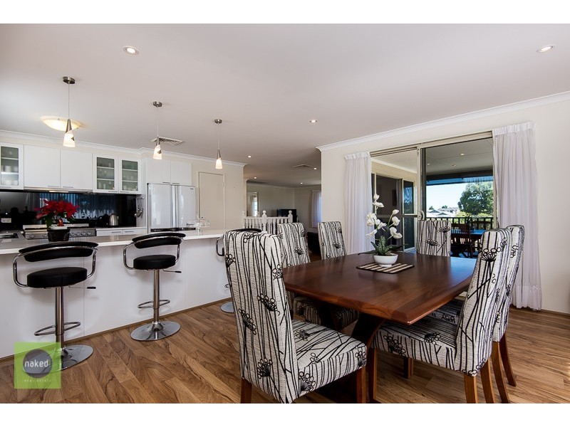 18 Trinity Close, Canning Vale WA 6155