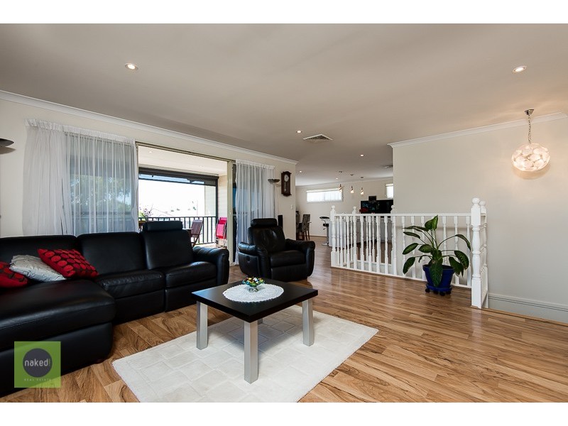 18 Trinity Close, Canning Vale WA 6155