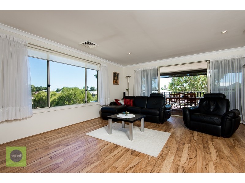 18 Trinity Close, Canning Vale WA 6155