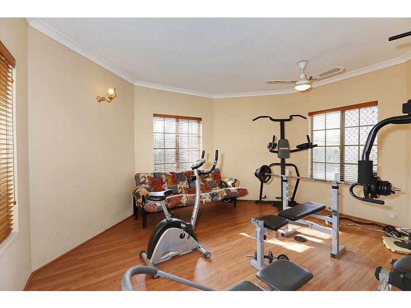 90 Mustang Road, Champion Lakes WA 6111