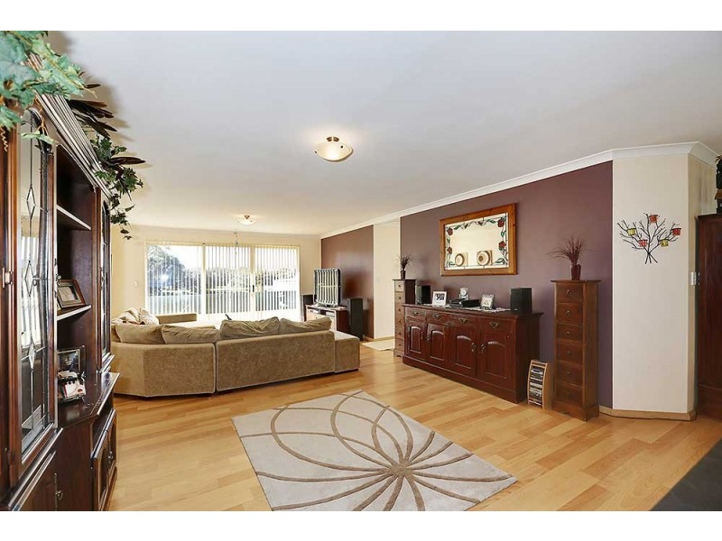 90 Mustang Road, Champion Lakes WA 6111