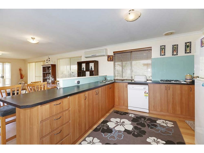 90 Mustang Road, Champion Lakes WA 6111