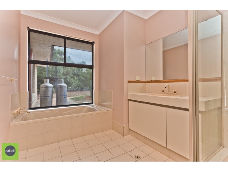 8 Wallangarra Drive, Bedfordale WA 6112