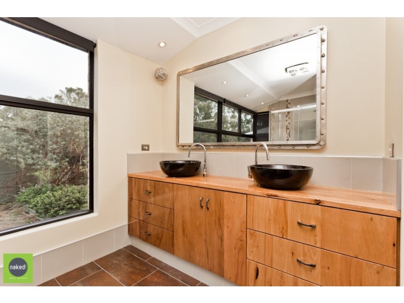 8 Wallangarra Drive, Bedfordale WA 6112