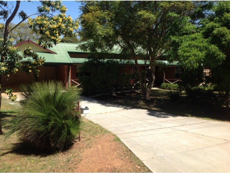 13 Hilton Road, Roleystone WA 6111