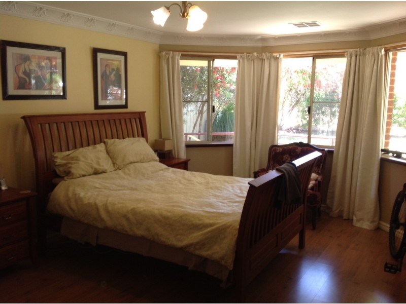 13 Hilton Road, Roleystone WA 6111