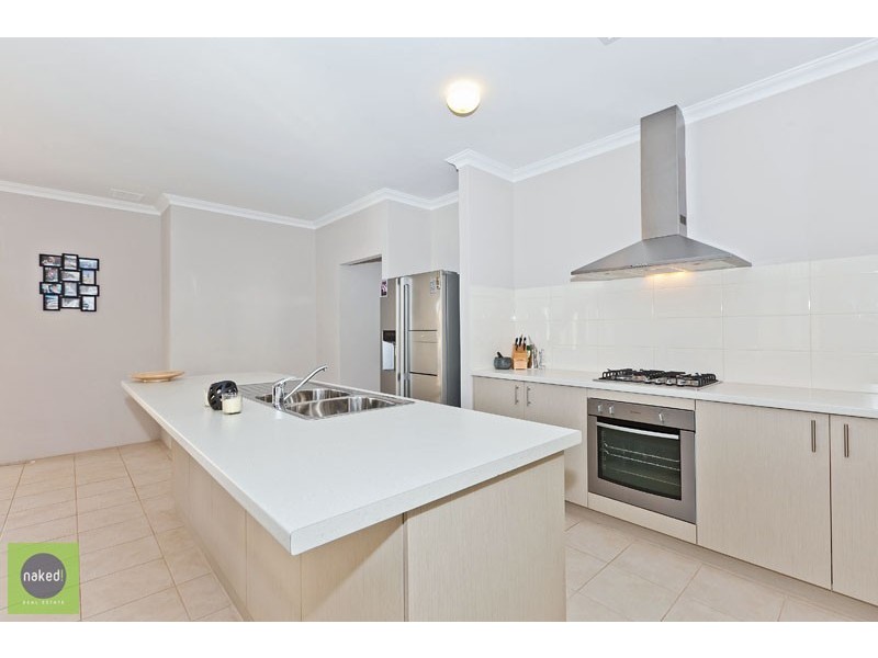 14 Novelli Parade, Piara Waters WA 6112
