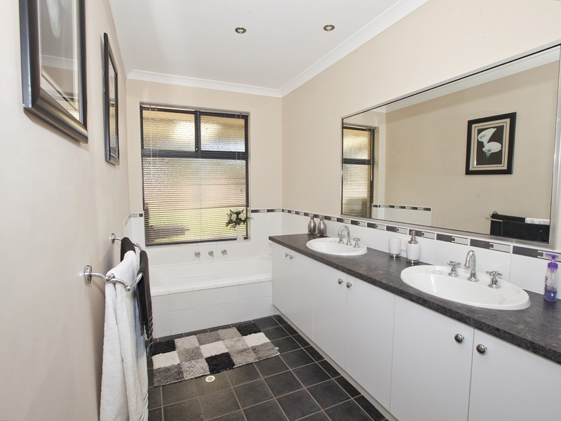 22 Arania Place, Bedfordale WA 6112