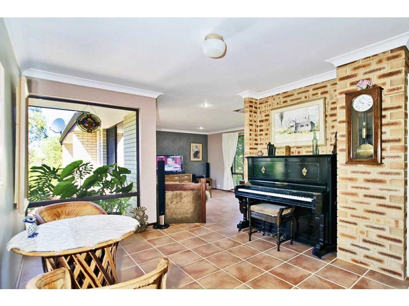 7 Valencia Grove, Mount Nasura WA 6112