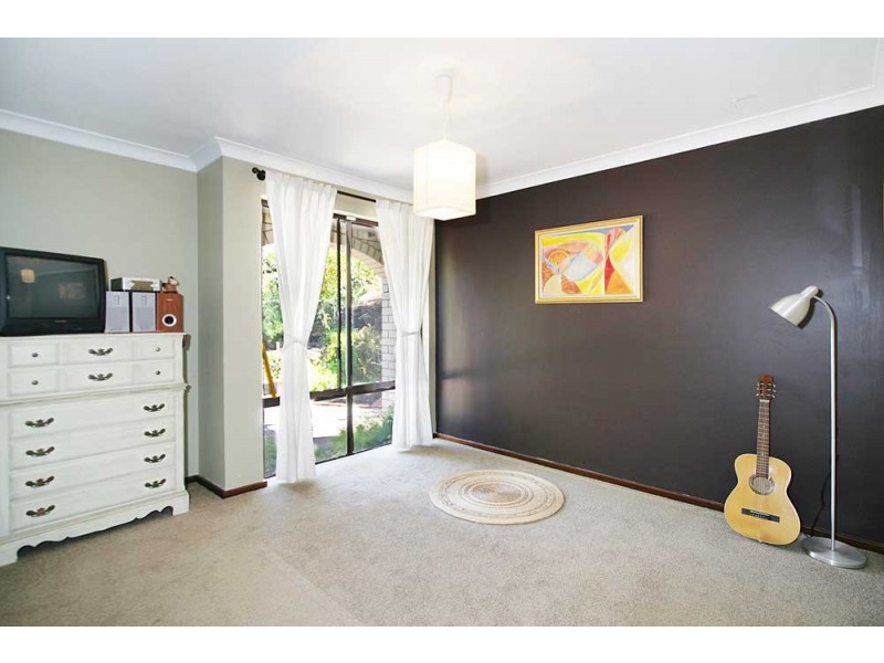 7 Valencia Grove, Mount Nasura WA 6112