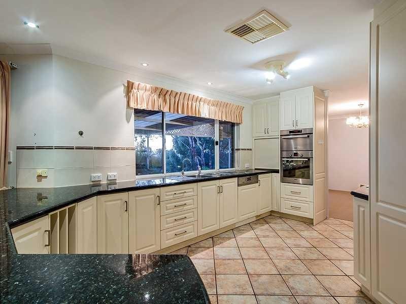 22 Rise Court, Mount Richon WA 6112