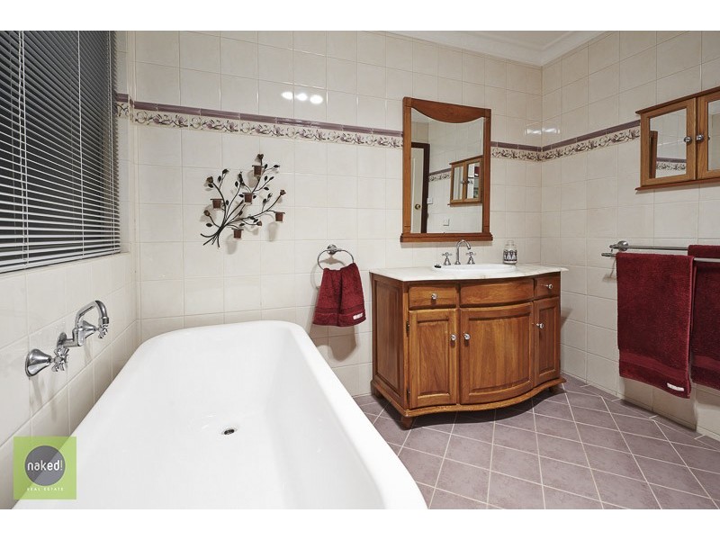 2 Carrick Road, Mount Richon WA 6112