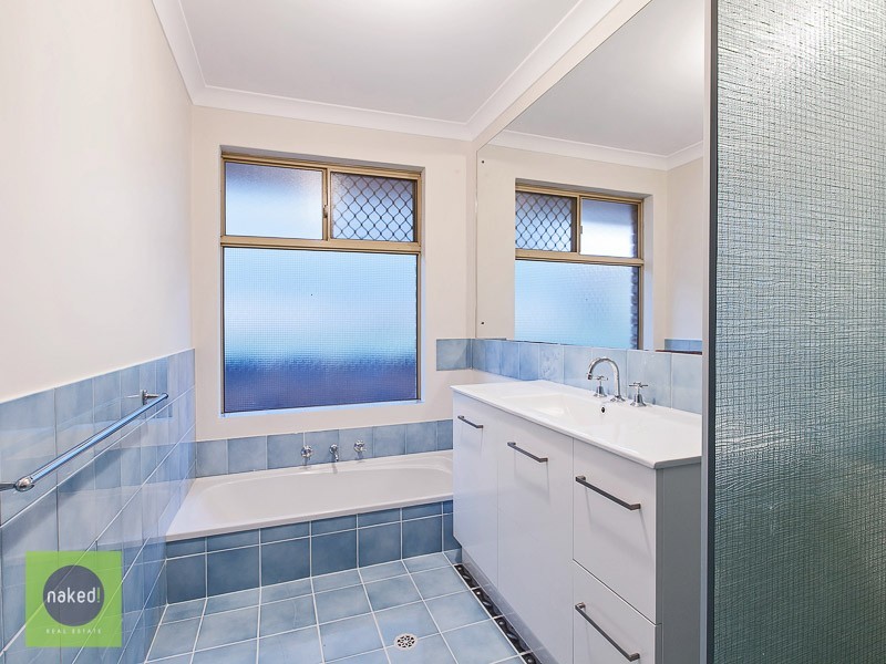 2 Chardonnay Grove, Mount Nasura WA 6112