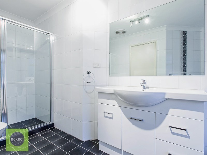 2 Chardonnay Grove, Mount Nasura WA 6112