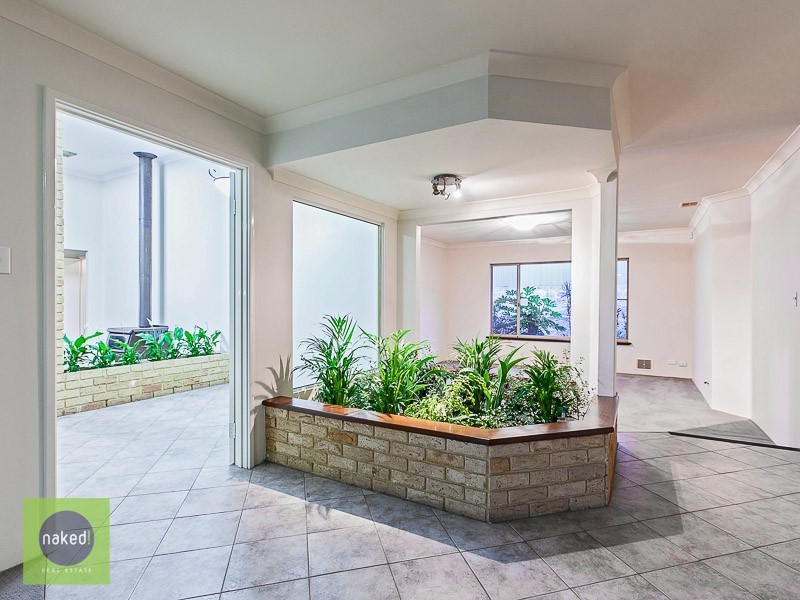 2 Chardonnay Grove, Mount Nasura WA 6112