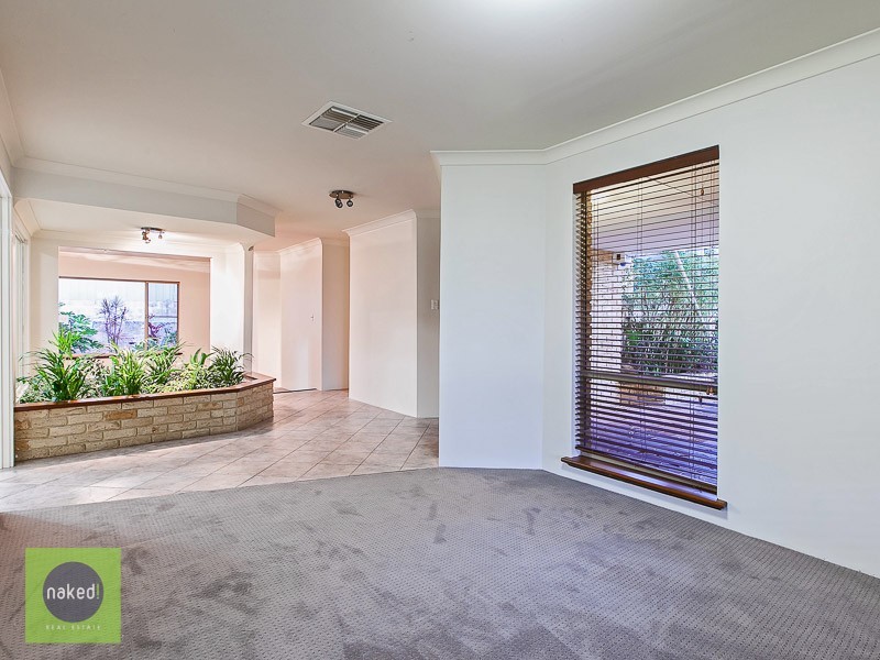 2 Chardonnay Grove, Mount Nasura WA 6112