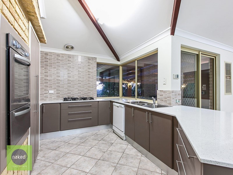 2 Chardonnay Grove, Mount Nasura WA 6112