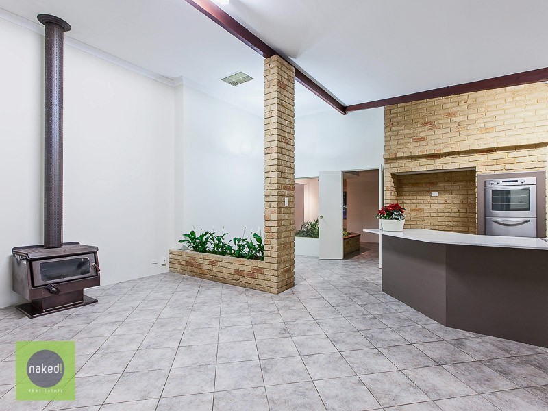 2 Chardonnay Grove, Mount Nasura WA 6112