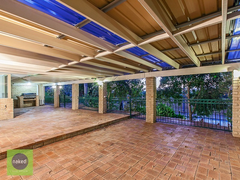 2 Chardonnay Grove, Mount Nasura WA 6112