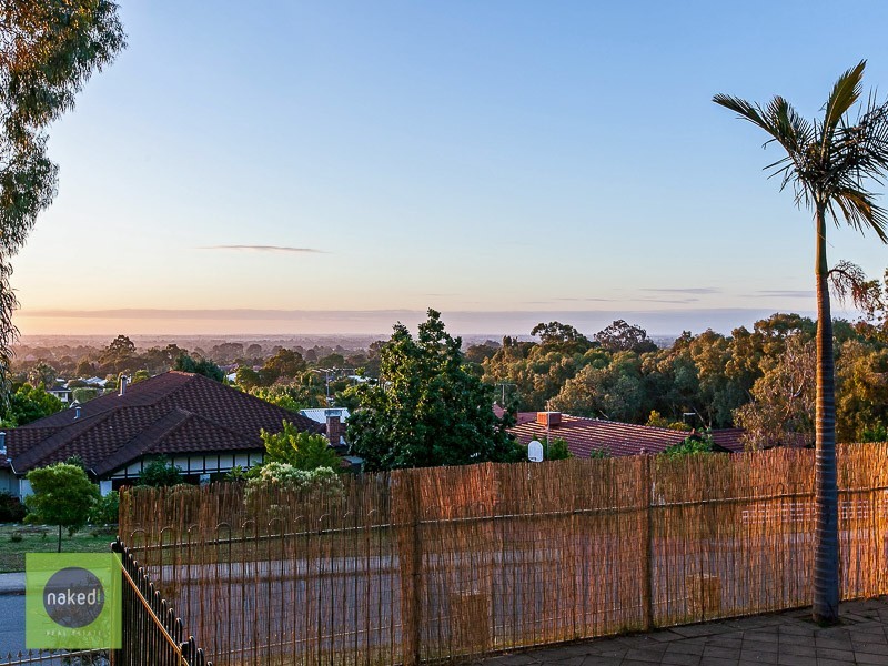 2 Chardonnay Grove, Mount Nasura WA 6112