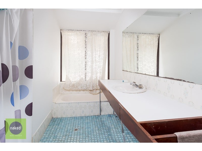 5 Cross Road, Bedfordale WA 6112