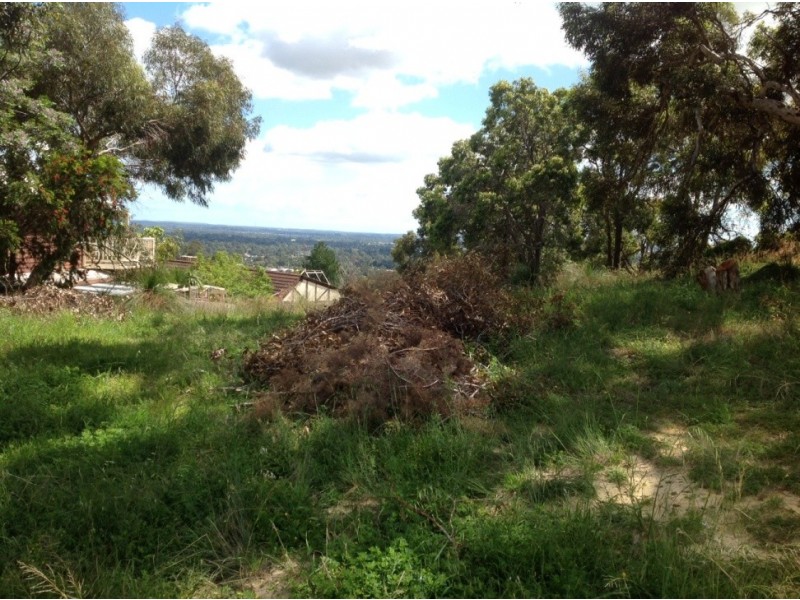 18 Looranah Street, Mount Nasura WA 6112