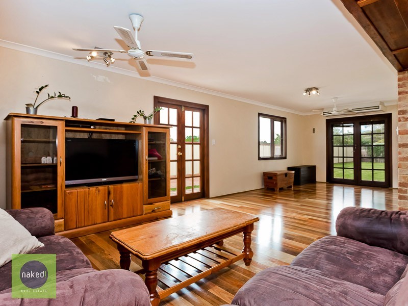 11 Savage Road, Kelmscott WA 6111