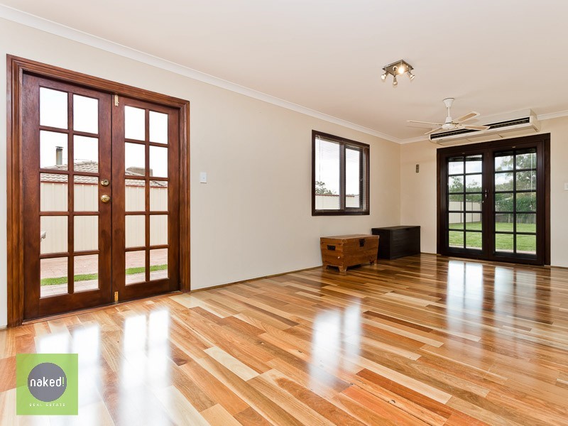 11 Savage Road, Kelmscott WA 6111