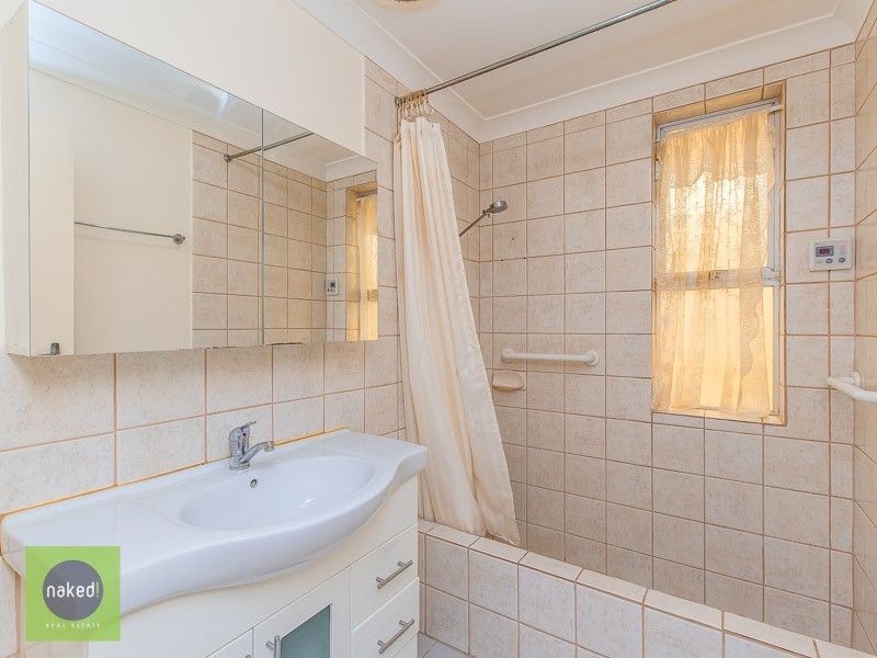 2 Brookside Avenue, Kelmscott WA 6111
