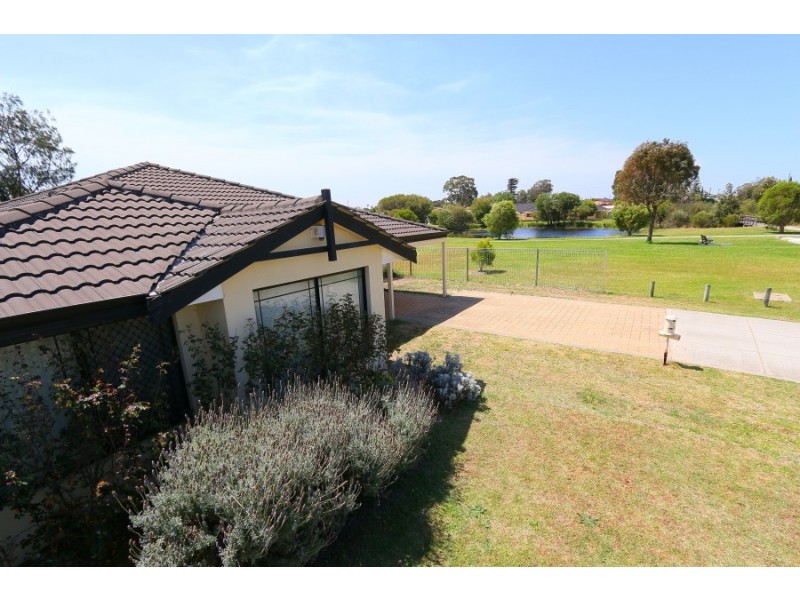 22 Ursuline Vista, Queens Park WA 6107