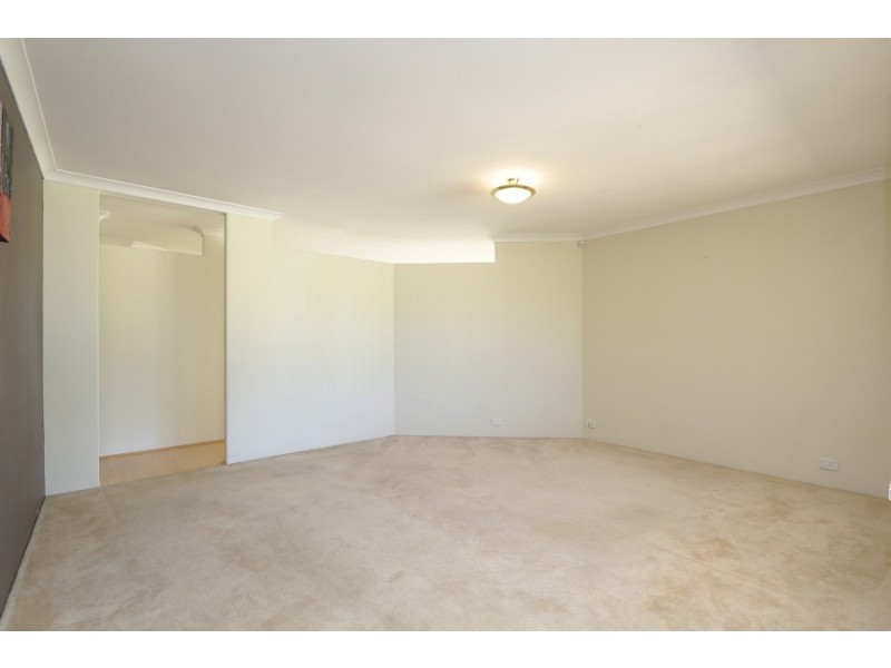 22 Ursuline Vista, Queens Park WA 6107