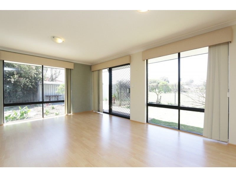 22 Ursuline Vista, Queens Park WA 6107