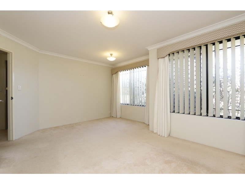 22 Ursuline Vista, Queens Park WA 6107