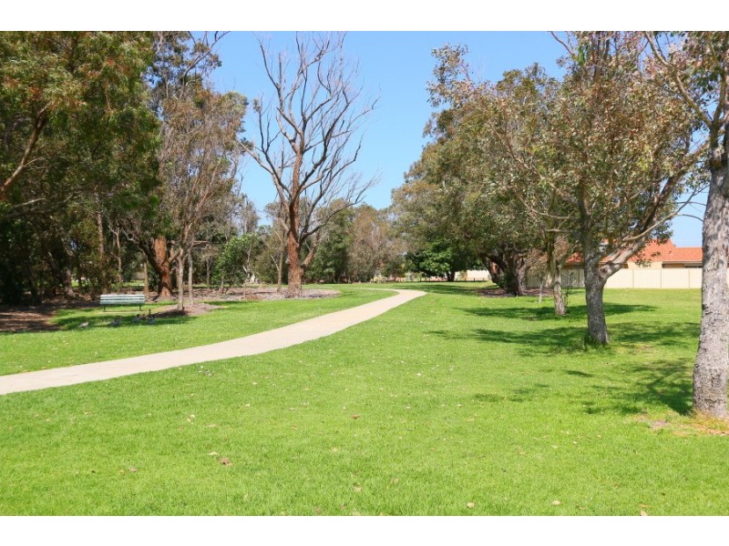 22 Ursuline Vista, Queens Park WA 6107