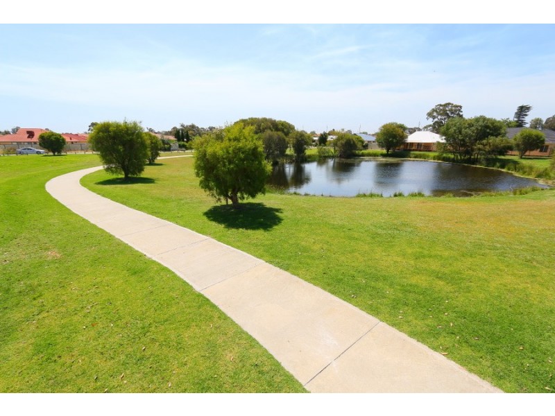 22 Ursuline Vista, Queens Park WA 6107