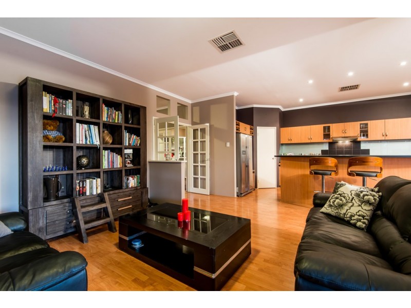 6 Capensia Way, Canning Vale WA 6155