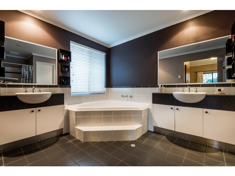 6 Capensia Way, Canning Vale WA 6155