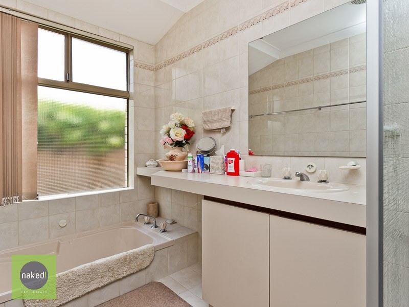 154 Brown Crescent, Seville Grove WA 6112