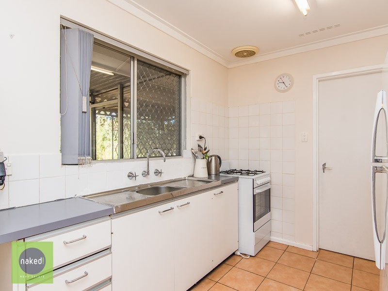 35 Lowanna Way, Armadale WA 6112