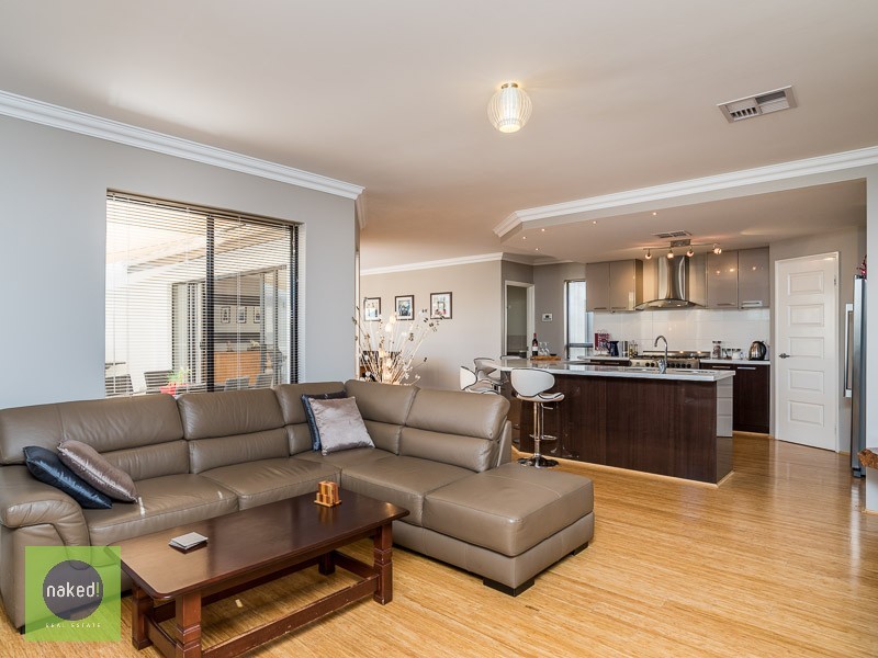 15 Regatta Boulevard, Champion Lakes WA 6111