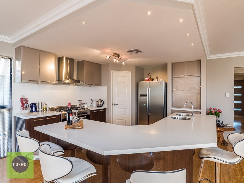 15 Regatta Boulevard, Champion Lakes WA 6111