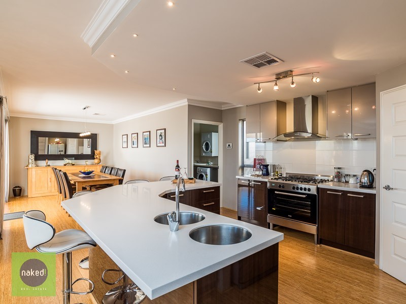 15 Regatta Boulevard, Champion Lakes WA 6111