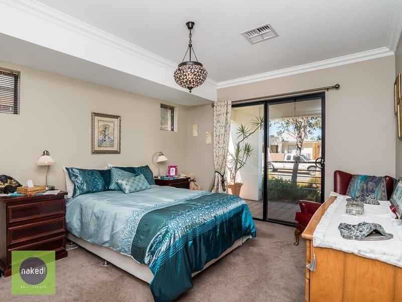 15 Regatta Boulevard, Champion Lakes WA 6111