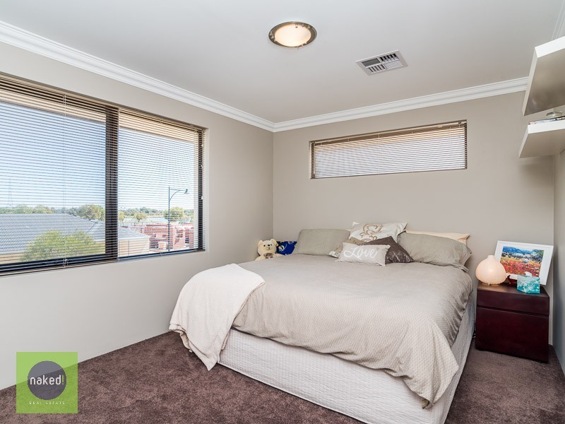 15 Regatta Boulevard, Champion Lakes WA 6111