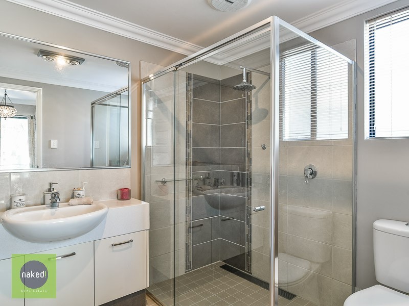 15 Regatta Boulevard, Champion Lakes WA 6111